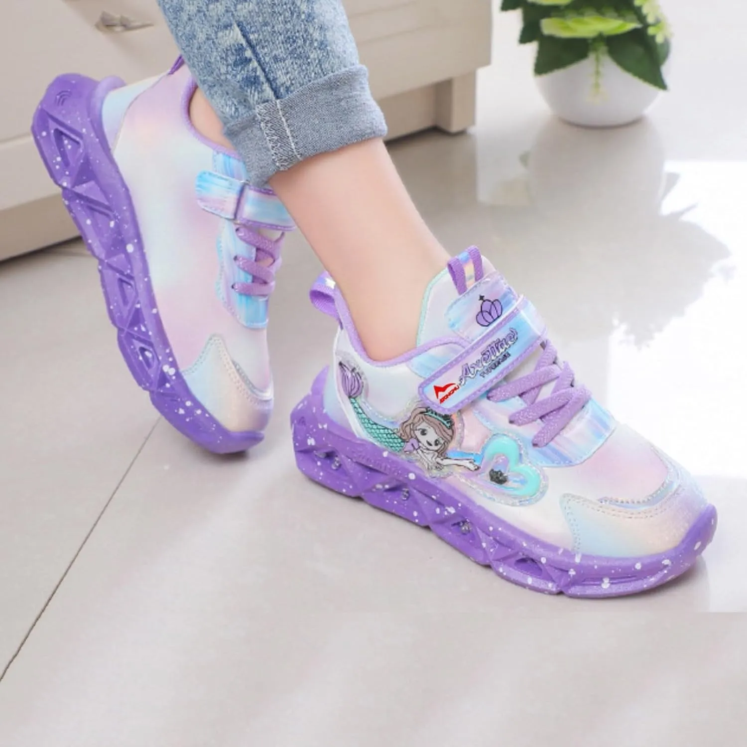 Girls Sneakers Toddler Sneakers Walking Shoes Boys Girls Light Up Tennis Shoes Lightweight Brethable Slip On Sneakers