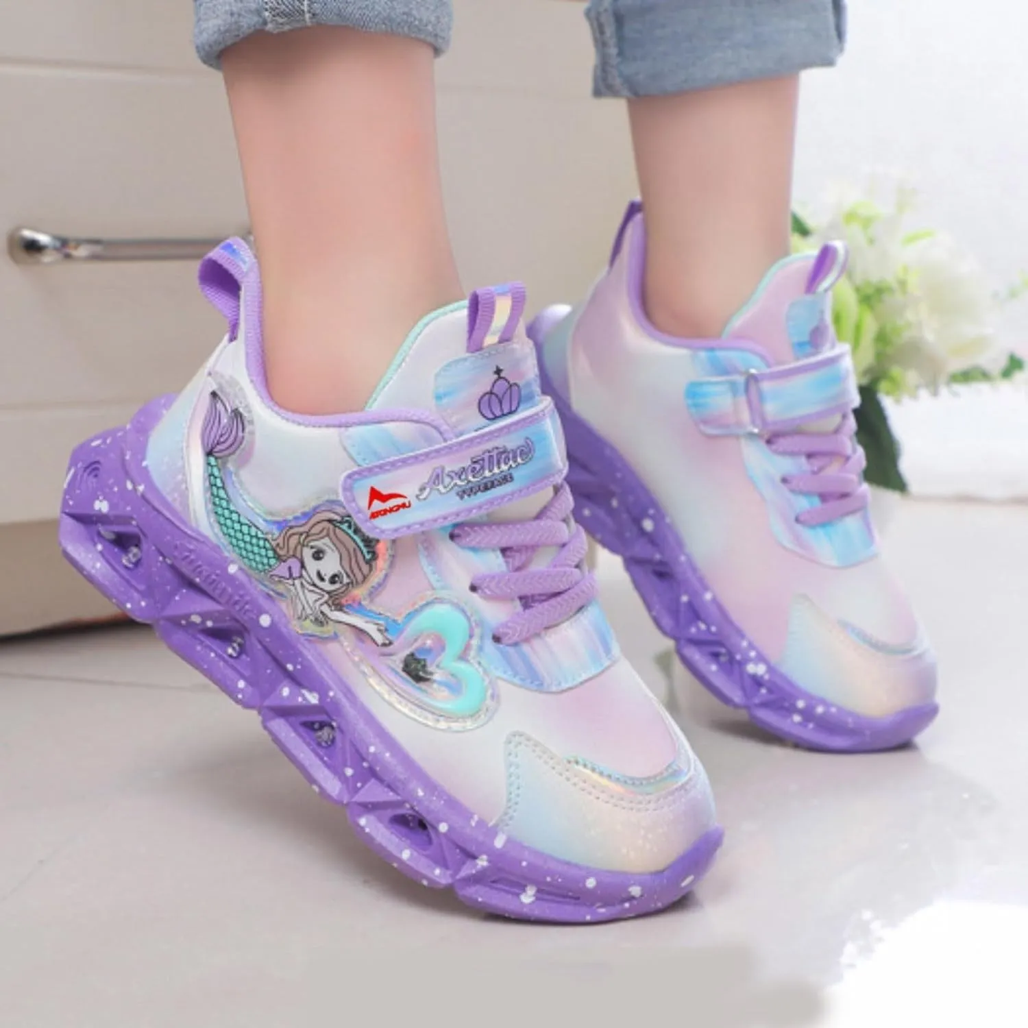 Girls Sneakers Toddler Sneakers Walking Shoes Boys Girls Light Up Tennis Shoes Lightweight Brethable Slip On Sneakers