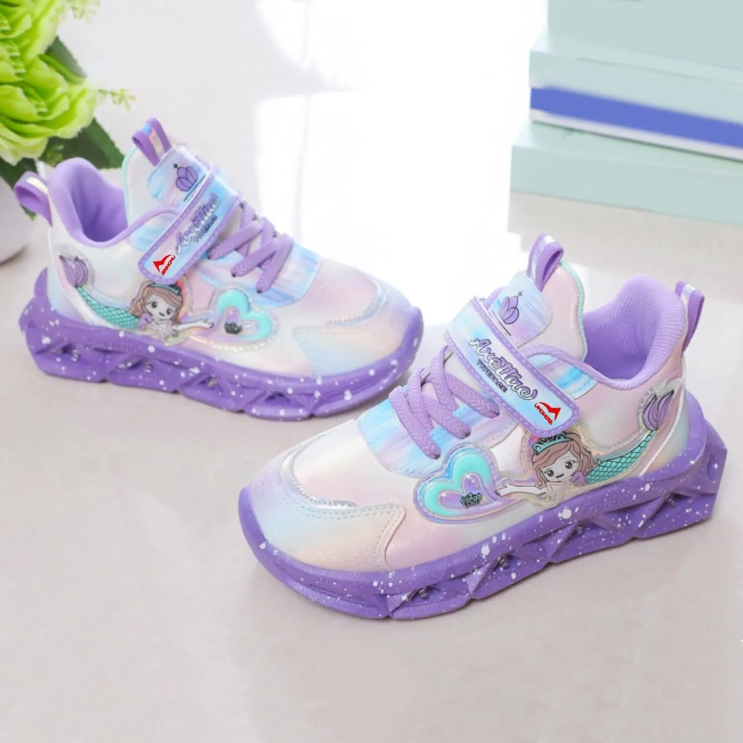 Girls Sneakers Toddler Sneakers Walking Shoes Boys Girls Light Up Tennis Shoes Lightweight Brethable Slip On Sneakers
