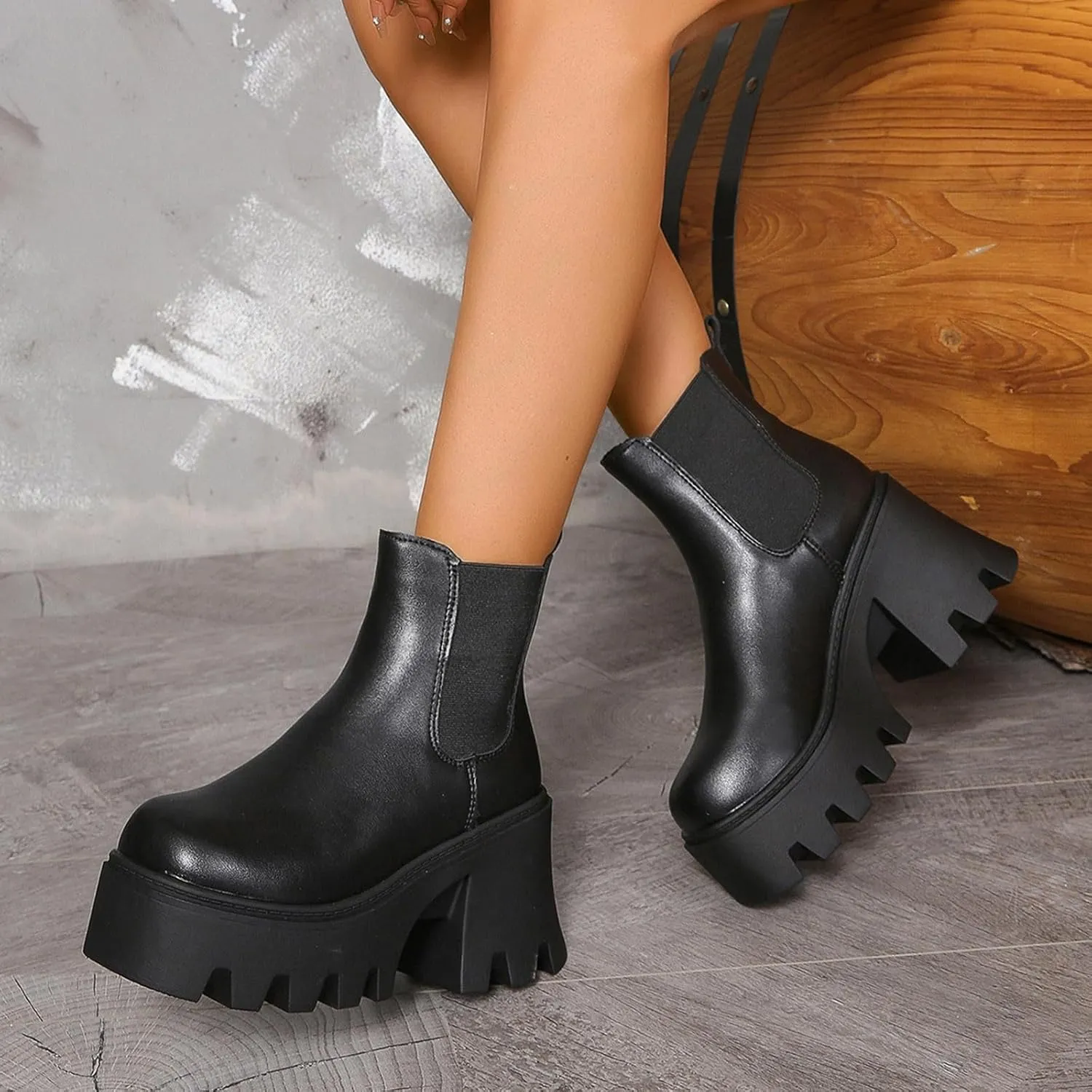 Women's Walking Boots Solid Leather Face Thick High Heel Thick Sole Short Boots Lug Sole Flat Heel Wide Width