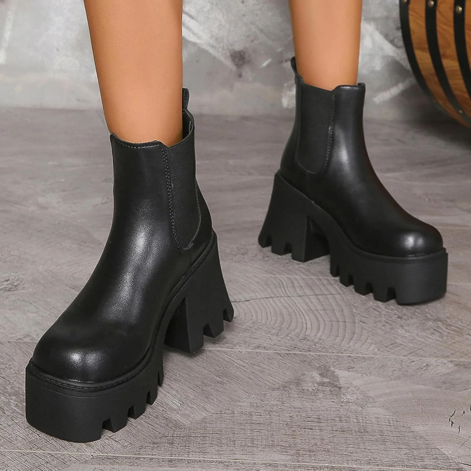 Women's Walking Boots Solid Leather Face Thick High Heel Thick Sole Short Boots Lug Sole Flat Heel Wide Width